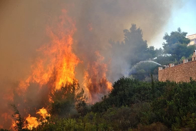 Μεγάλη πυρκαγιά και ισχυροί άνεμοι στη Ζάκυνθο